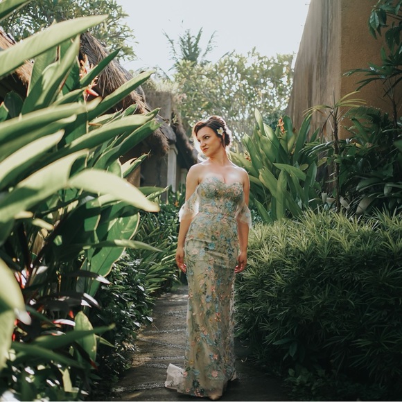 Mac Duggal off the shoulder embroidered gown size 2 - Picture 2 of 5